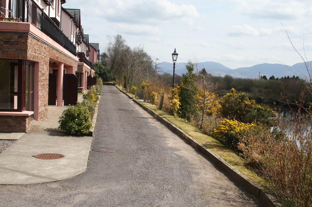 2 Mile Lodge Kenmare Exterior foto